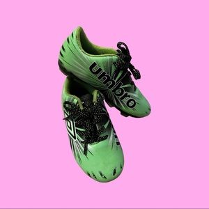 Umbro kids SOCCER green Cleats size 9